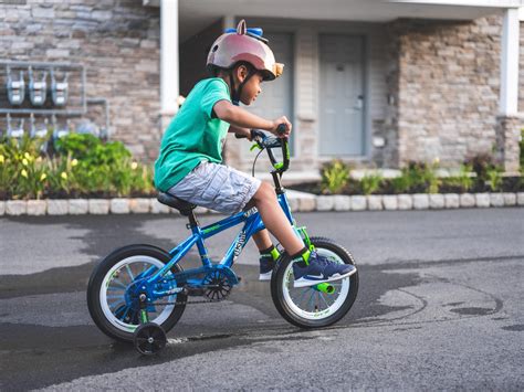 how to teach kid to ride bike without training wheels